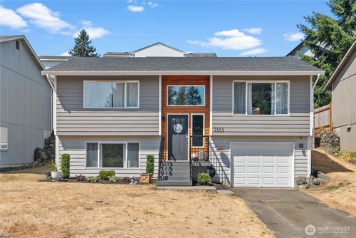 1303 Daniels Ave, Bremerton, WA, 98312-4392 | Card Image
