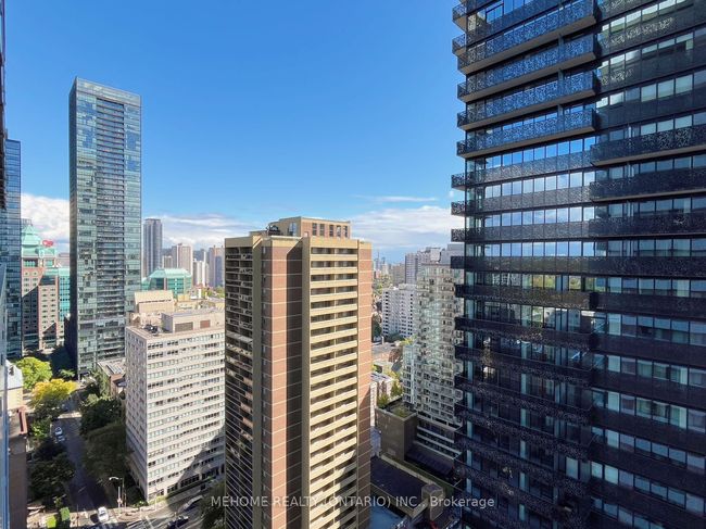 2105 - 50 Charles St E, Condo with 2 bedrooms, 1 bathrooms and null parking in Toronto ON | Image 14