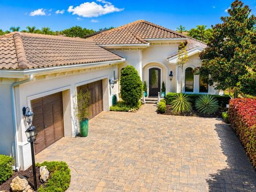 7952 Matera Ct, LAKEWOOD RANCH, FL, 34202-2157 | Card Image