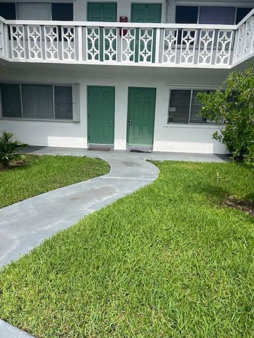 7-2004 Lake Osborne 7 Drive, Lake Worth Beach, FL, 33461 | Card Image