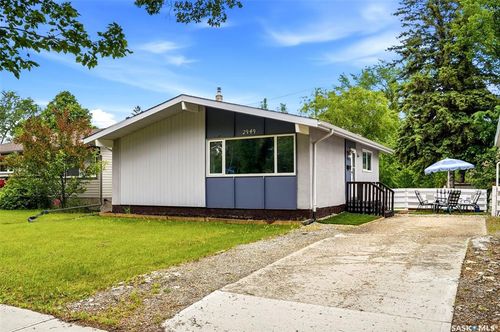 2949 Grant Rd, House with 4 bedrooms, 2 bathrooms and 1 parking in Regina SK | Card Image