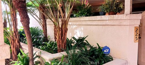 225-3605 E Anaheim St, Long Beach, CA, 90804-6419 | Card Image