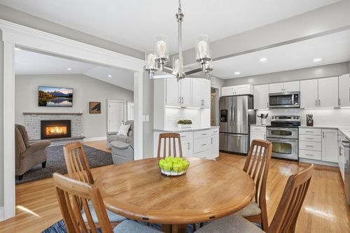 10666 Utica Rd, Bloomington, MN, 55437-2854 | Card Image