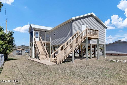 136 Cedar Hollow Ln, Sneads Ferry, NC, 28460-9712 | Card Image