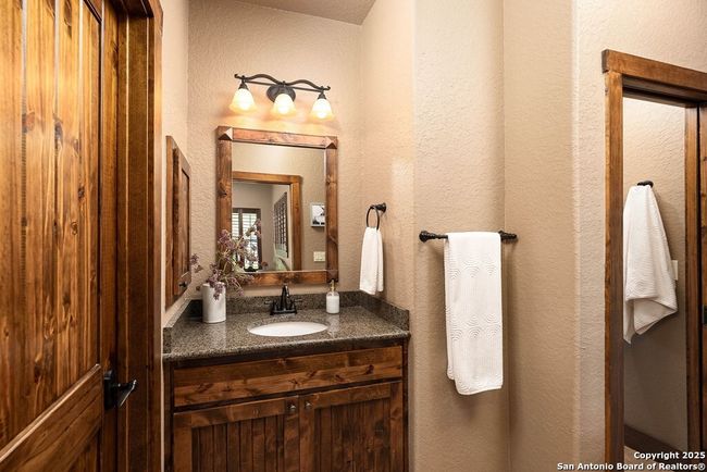 112 Juniper Pt, House other with 4 bedrooms, 5 bathrooms and null parking in Ingram TX | Image 27