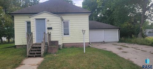 505 W 1st Ave, Flandreau, SD, 57028-1003 | Card Image