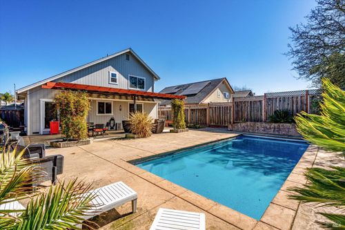 532 Walten Way, Windsor, CA, 95492 | Card Image