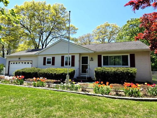 2758 N Cedar Ave, Ronkonkoma, NY, 11779 | Card Image