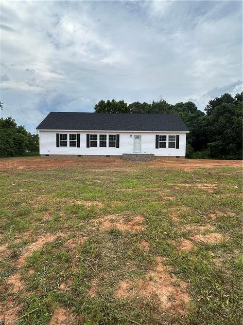 4138 Center Rd, Jonesville, NC, 28642-9123 | Card Image