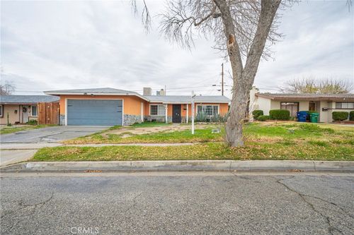 423 Landsford St, Lancaster, CA, 93535 | Card Image