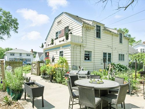 1313 Wall St, Port Huron, MI, 48060-5147 | Card Image