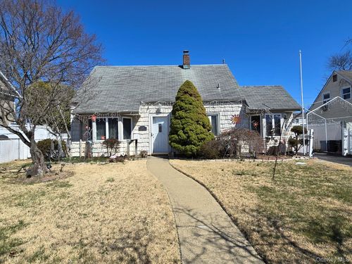 19 Curve Ln, Levittown, NY, 11756-1012 | Card Image