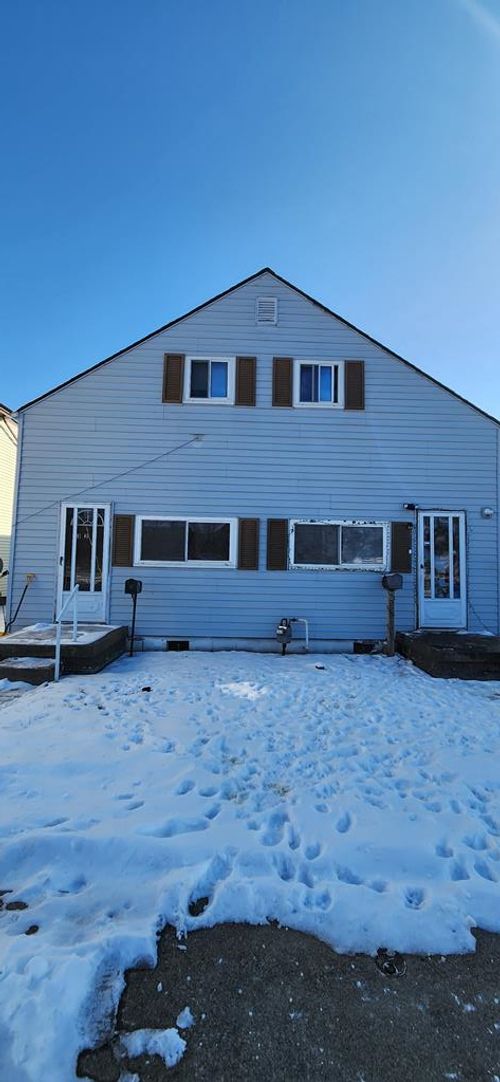 324 Garfield St, McMechen, WV, 26040-1026 | Card Image