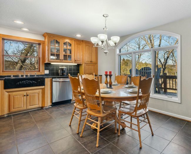 Breakfast Area/Kitchen | Image 36