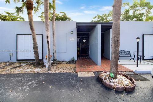 6358 Milk Wagon Ln, Miami Lakes, FL, 33014-6082 | Card Image
