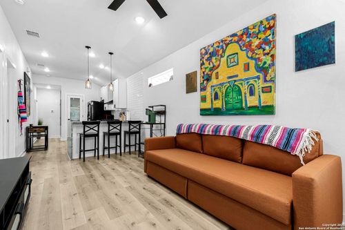 329 Saint Francis Ave, San Antonio, TX, 78204-1712 | Card Image