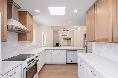 9-3401 N 37th St, Phoenix, AZ, 85018-5861 | Card Image