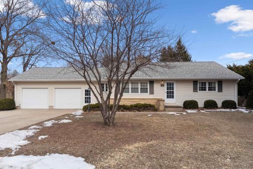 323 Barrick Rd, Janesville, IA, 50647-7717 | Card Image