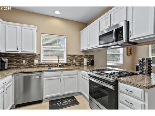 1032 Ne Palmblad Dr, Gresham, OR, 97030-6067 | Card Image