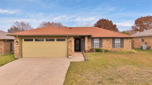 6625 Willow View Drive, Watauga, TX, 76148 | Card Image