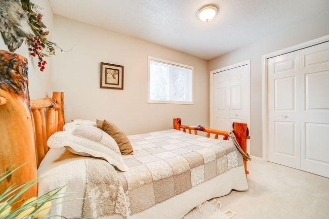 1709 East Hillcrest Drive, House other with 4 bedrooms, 3 bathrooms and null parking in Hillcrest AB | Image 22
