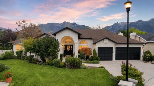 8921 S Somerton Cir, Sandy, UT, 84093-7022 | Card Image
