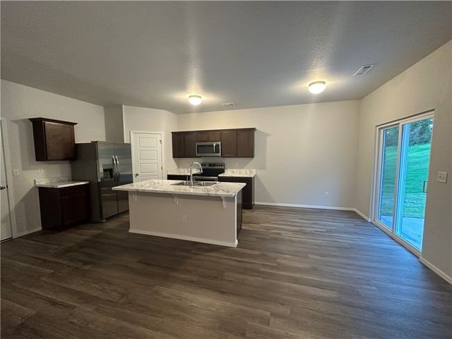Move in Ready! Actual photo! | Image 4