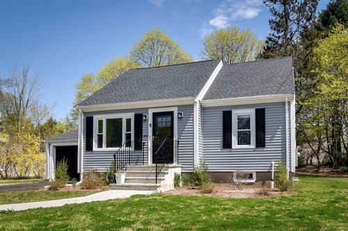 8 Lee Rd, Sharon, MA, 02067-1717 | Card Image