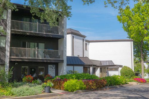 302-460 Eagle Drive, Elk Grove Village, IL, 60007 | Card Image