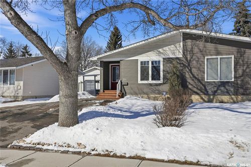 231 Magee Cres, Regina, SK, S4R6K6 | Card Image