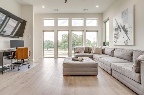 101-3231 Elihu St, Dallas, TX, 75210-2321 | Card Image