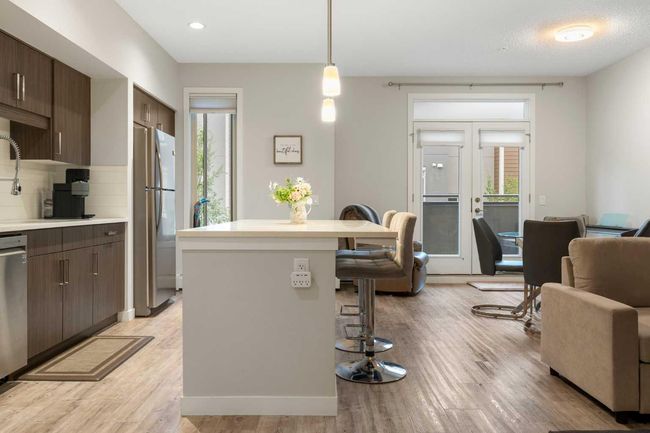210 - 7 Westpark Common Sw, Condo with 2 bedrooms, 2 bathrooms and 1 parking in Calgary AB | Image 5