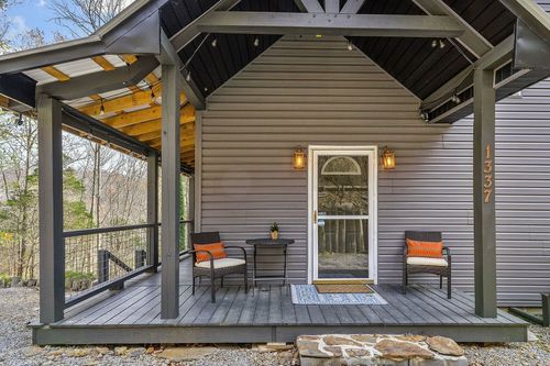 1337 Lakeside Dr, Smithville, TN, 37166-7502 | Card Image