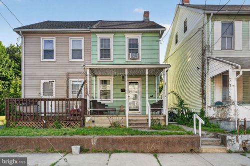 1121 Front St, Catasauqua, PA, 18032-2730 | Card Image