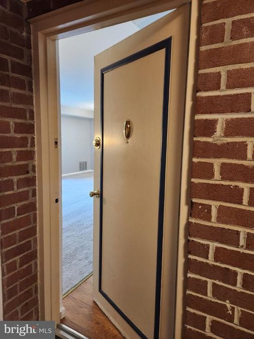 t4-207 Erin Way, REISTERSTOWN, MD, 21136-3429 | Card Image