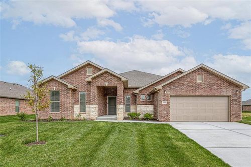 1643 N 156th St, Basehor, KS, 66007-8703 | Card Image