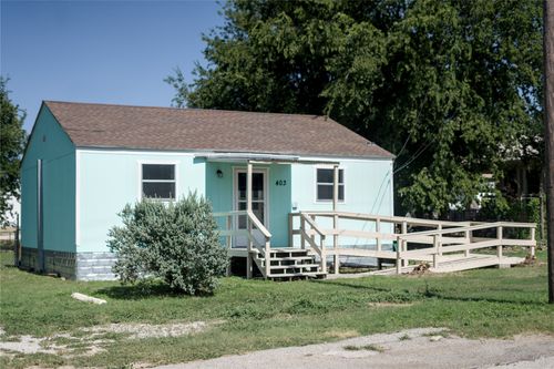 403 S Live Oak St, San Saba, TX, 76877-6017 | Card Image