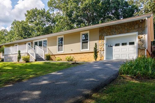 4857 Warrior Dr, Salem, VA, 24153-5815 | Card Image