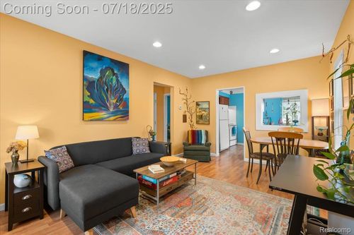 204 Wordsworth St, Ferndale, MI, 48220-2529 | Card Image