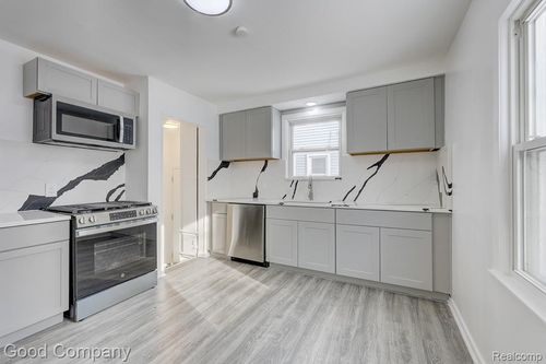 13680 Borgman St, Oak Park, MI, 48237-1107 | Card Image