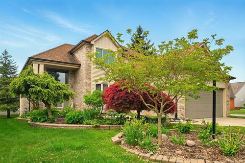 6510 Cross Creek Dr, Washington Township, MI, 48094-2811 | Card Image