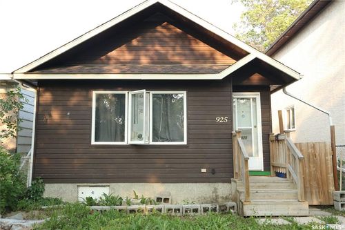 925 Montague St, Regina, SK, S4T3H4 | Card Image