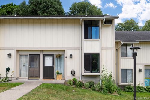 3 Hammond Plz, Beacon, NY, 12508-3139 | Card Image