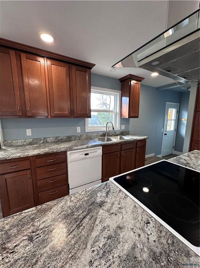 807 10 Th Ave N, House other with 3 bedrooms, 3 bathrooms and null parking in Glasgow MT | Image 13