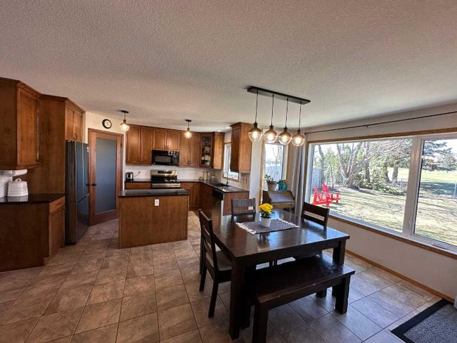 249 Fairway Drive, Home with 4 bedrooms, 3 bathrooms and 5 parking in Coaldale AB | Image 10