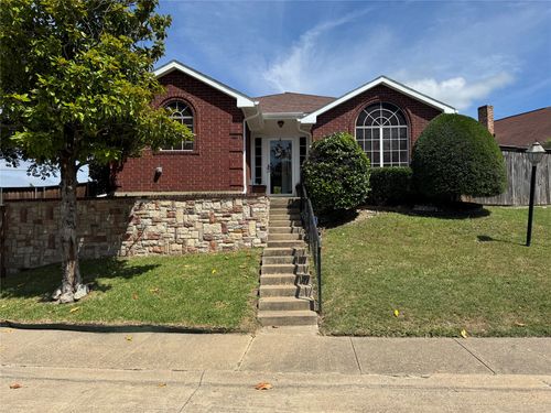 100 Streamside Dr, DeSoto, TX, 75115-5862 | Card Image