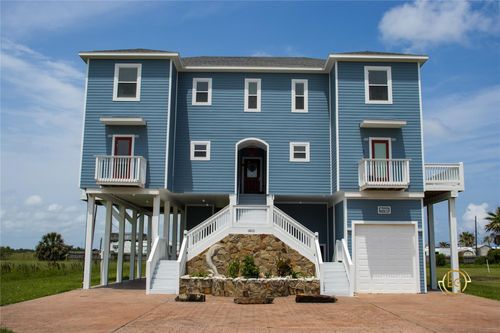 18111 Shaman Dr, Galveston, TX, 77554-1009 | Card Image