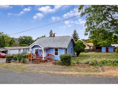 401 Third St, House other with 3 bedrooms, 2 bathrooms and null parking in Lyle WA | Image 1