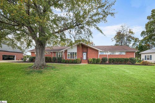 207 Grandview Cir, Travelers Rest, SC, 29690-2112 | Card Image