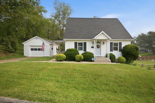 122 E Smith St, Bridgeport, WV, 26330-1500 | Card Image
